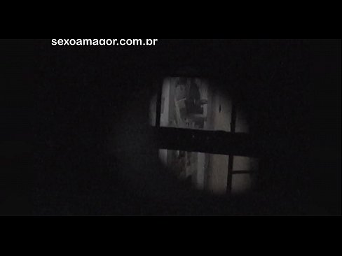 ❤️ Блондинку тайно снимает на видео соседский вуайерист, спрятанный за полыми кирпичами ❤️ Секс ролики на pornohdmega.ru